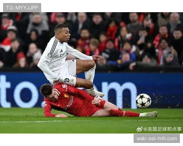 瞬间特写：巴黎vs里尔一役，姆巴佩回追至本方禁区完成关键铲断